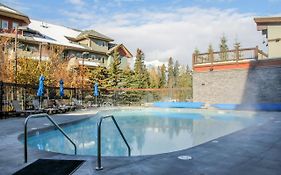 Suites With Pool & Hot Tubs Managed By Little Sister Getaways